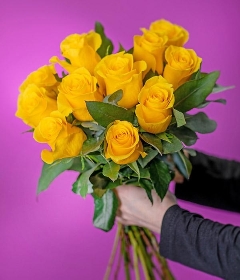 12 Yellow Roses